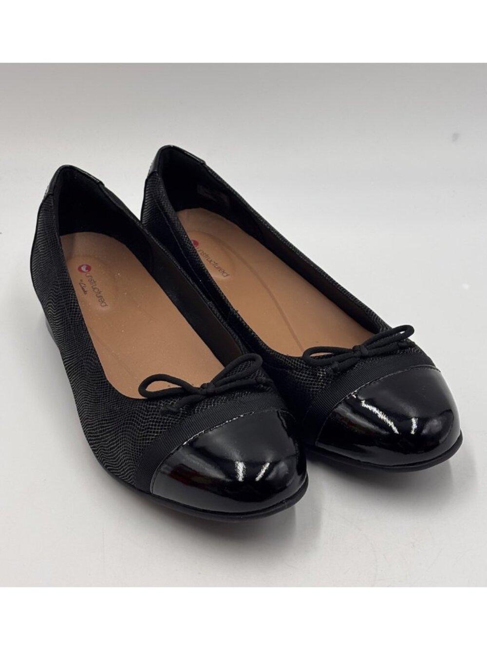 Clarks Un Blush Cap Loafers Flat Dress Shoes Women Size 9W Patent Leather Toe